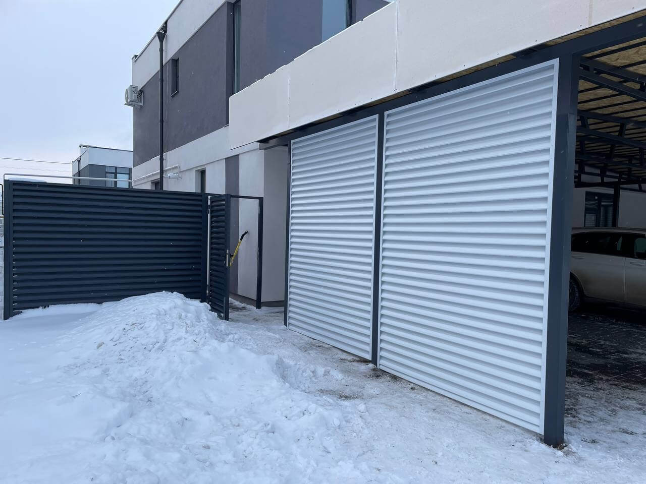 Парковочное место из ламелей Еврожалюзи RAL9003/9003 Белый двусторонний фото 1 в Таганроге