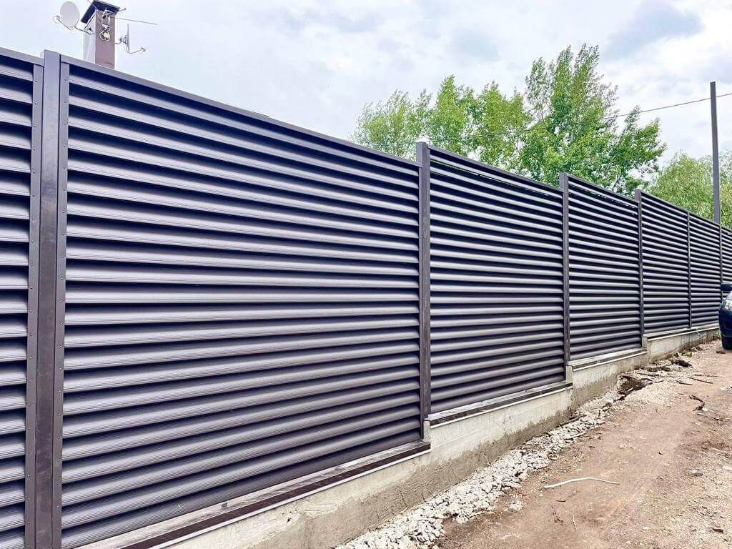 Забор-жалюзи с ламелями еврожалюзи 29м RAL8019/8019 Темный Шоколад МАТТЕ двухсторонний в Таганроге