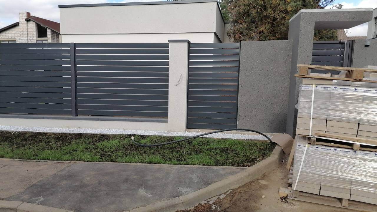 Забор-ранчо из металлопланкена 36м RAL7024 Серый Графит фото 8 в Таганроге