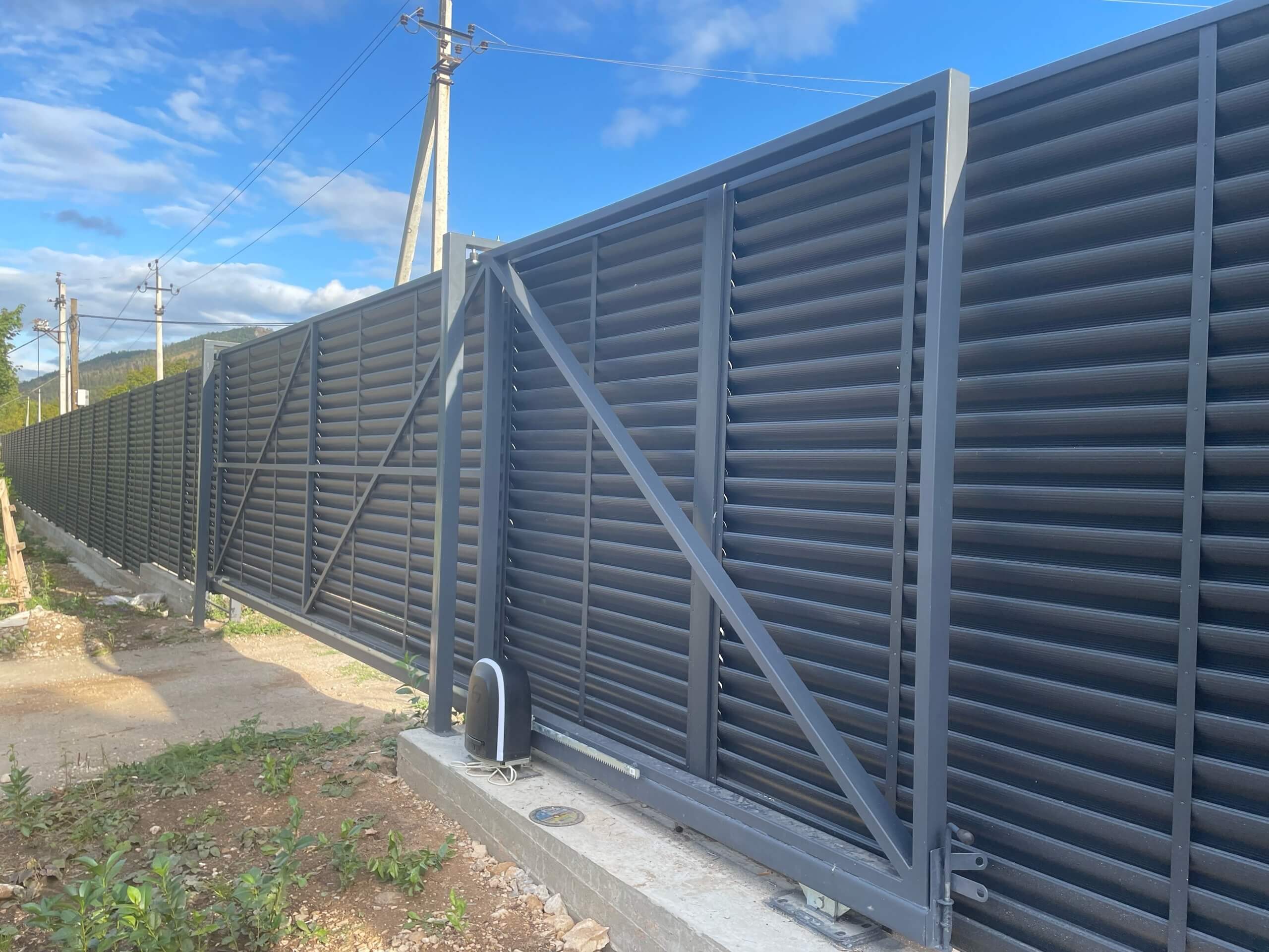 Забор-жалюзи из ламелей Еврожалюзи 250м RAL7024/7024 Серый Графит матовый фото 2 в Таганроге