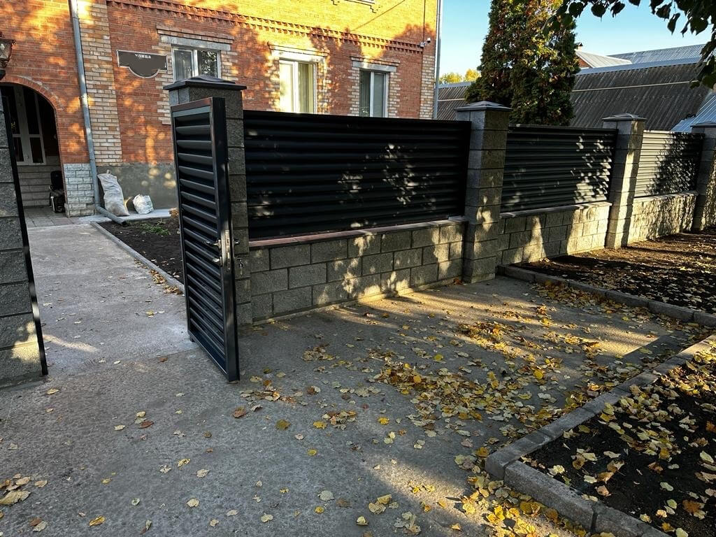 Забор-жалюзи 19м RAL7024/7024 Серый Графит двусторонний MATTE фото 5 в Таганроге