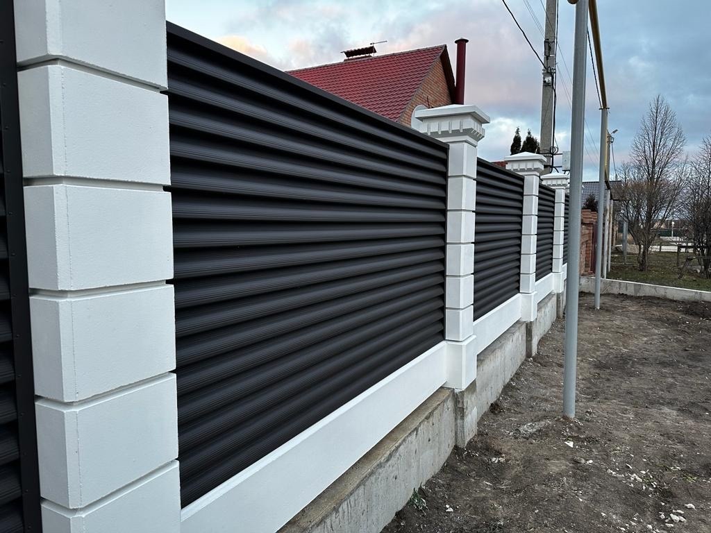 Забор из ламелей Еврожалюзи 35м RAL8019/8019 Темный Шоколад двусторонний MATTE в Таганроге