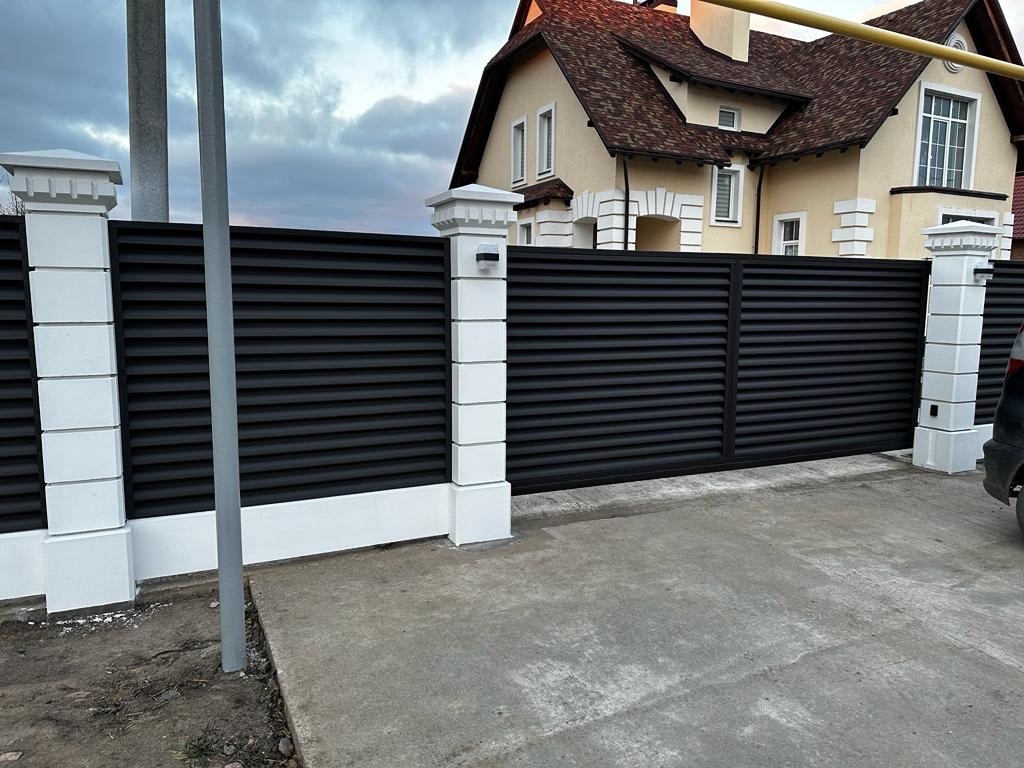 Забор из ламелей Еврожалюзи 35м RAL8019/8019 Темный Шоколад двусторонний MATTE фото 1 в Таганроге