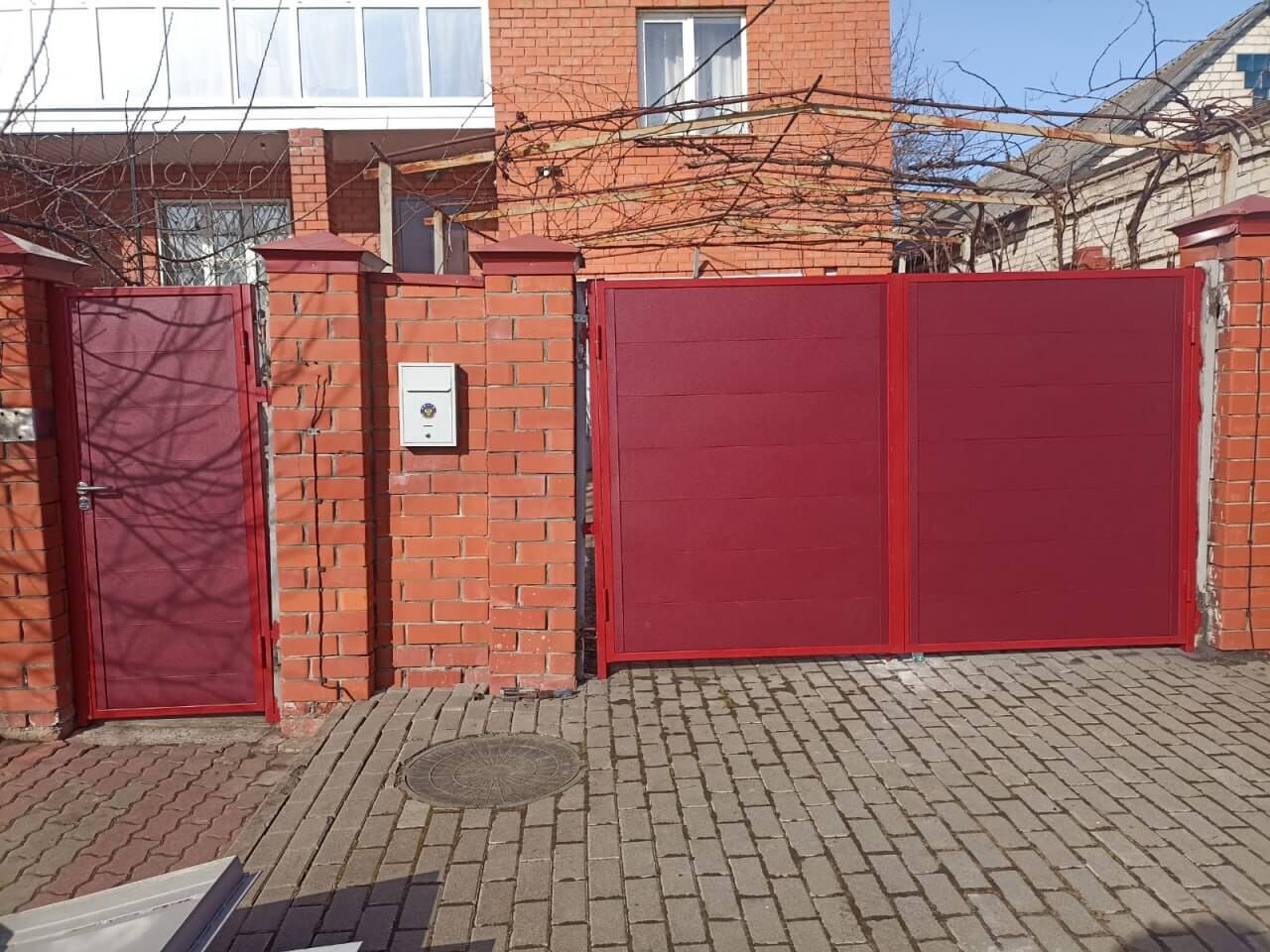Ворота и калитка из металлопланкена 4м RAL3005 Красное Вино, Стальной Бархат в Таганроге