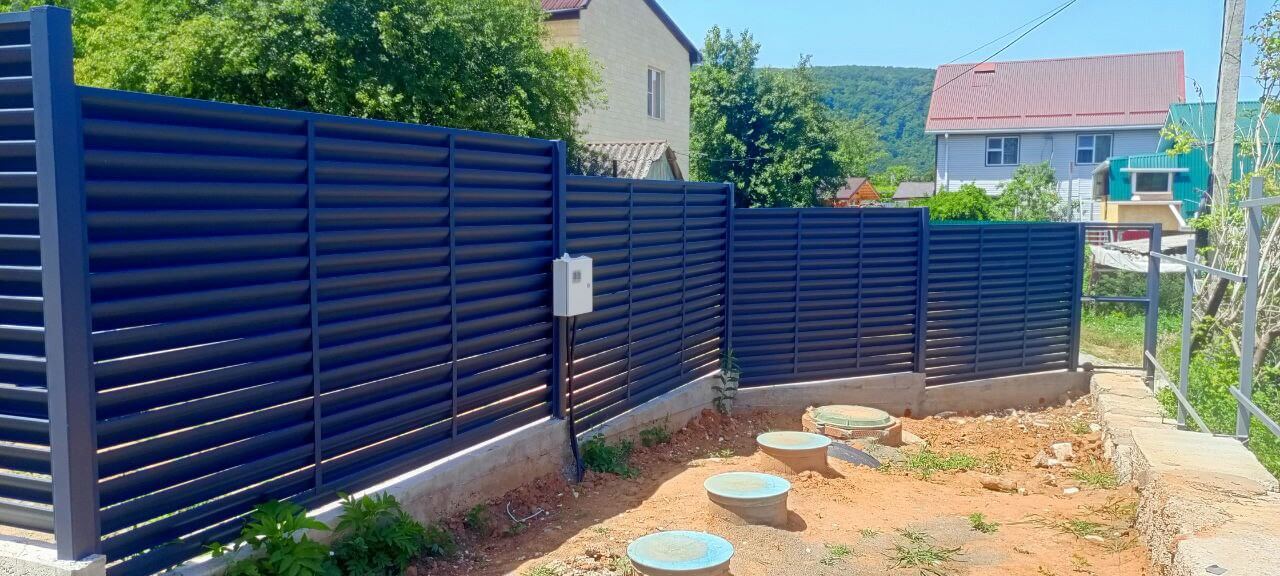 Забор-жалюзи из ламелей Еврожалюзи 53м RAL7024 Серый Графит МАТТЕ фото 2 в Таганроге