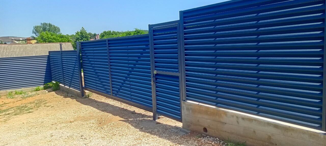 Забор-жалюзи из ламелей Еврожалюзи 53м RAL7024 Серый Графит МАТТЕ фото 15 в Таганроге