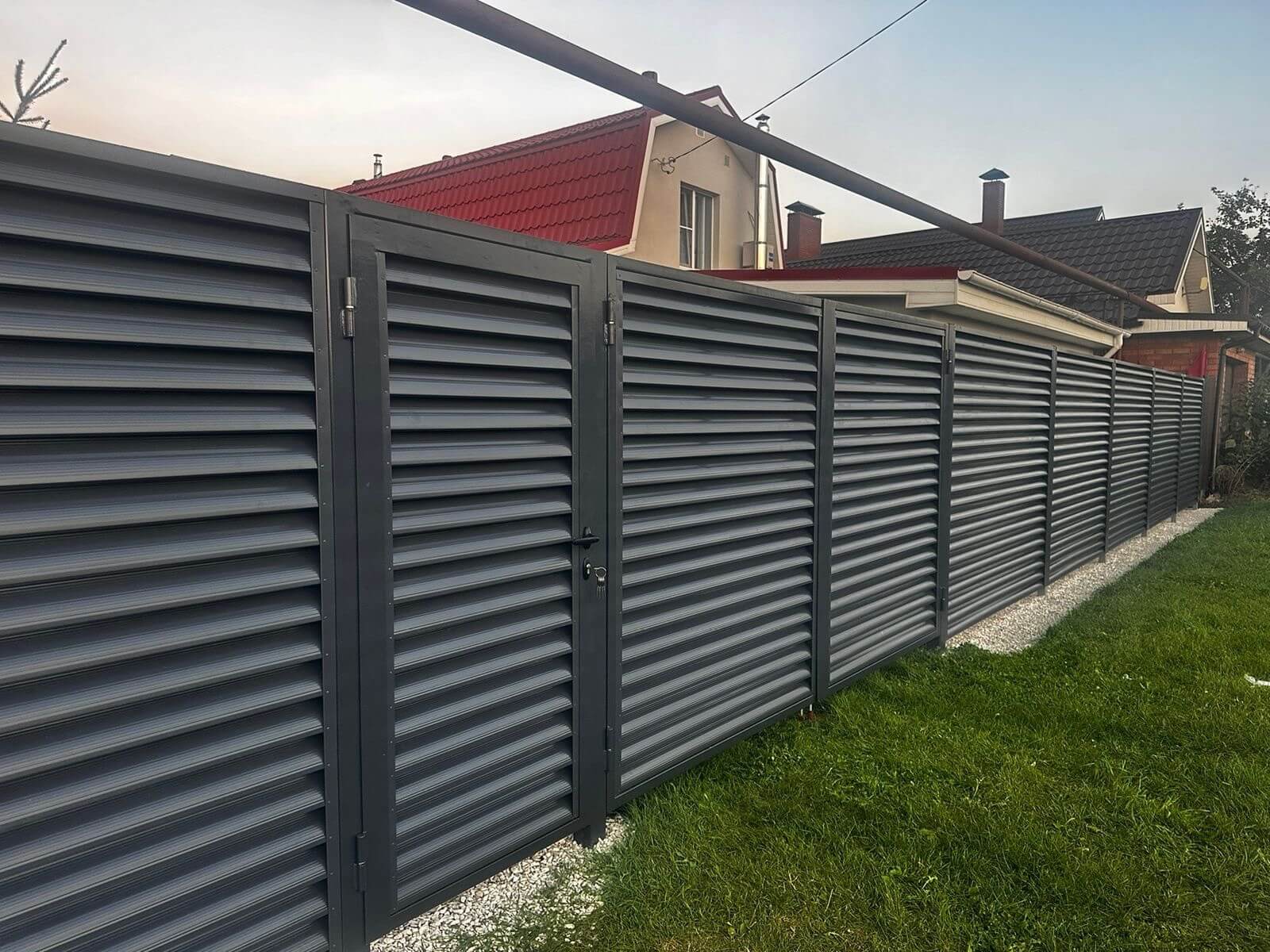Забор из ламелей Еврожалюзи 26м RAL7024/7024 Серый Графит двусторонний фото 1 в Таганроге