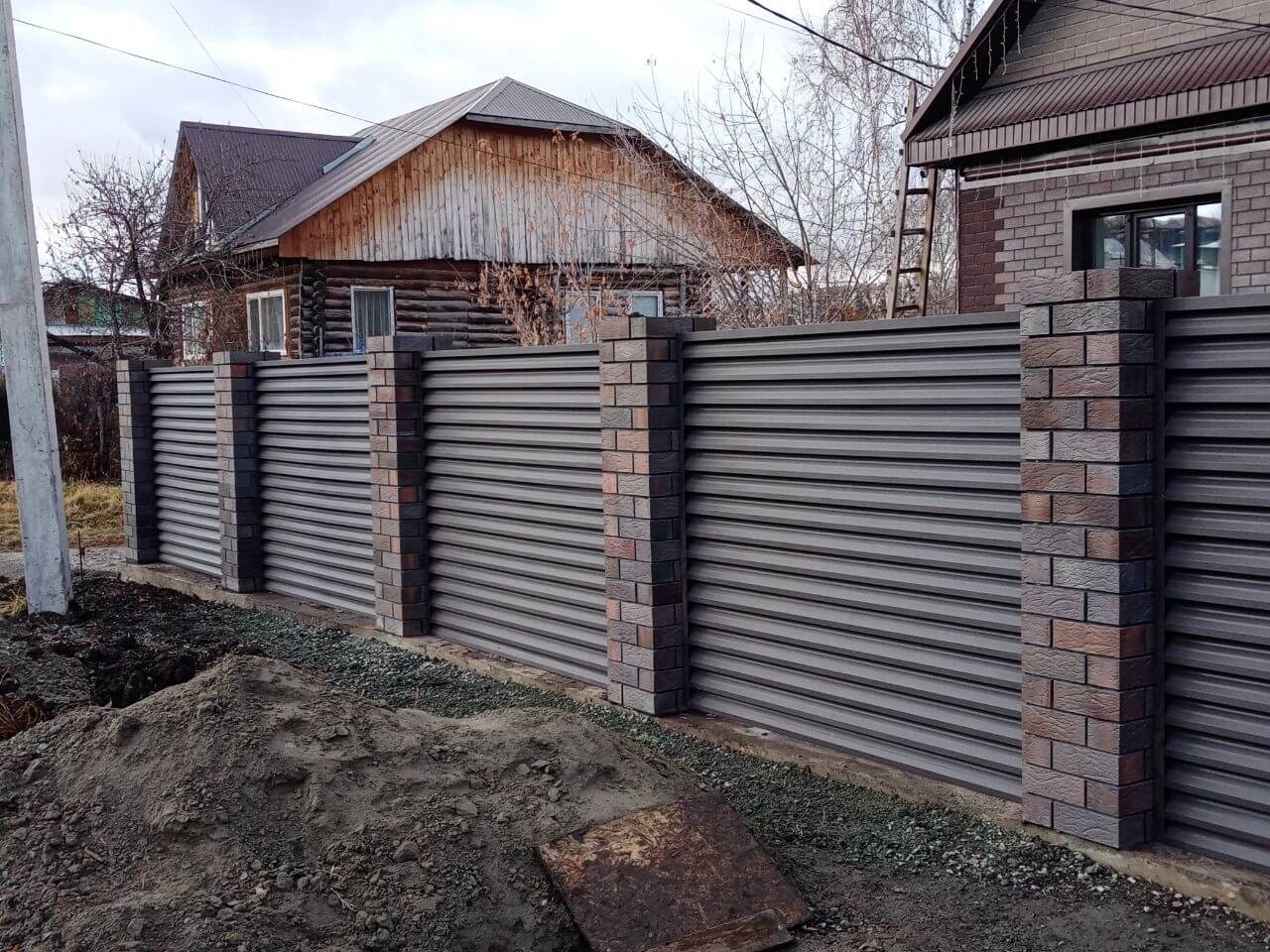 Забор-жалюзи из ламелей ЭКО-Z-US (усиленные) 30м RAL8019/8019 Темный Шоколад двусторонний МАТТЕ в Таганроге