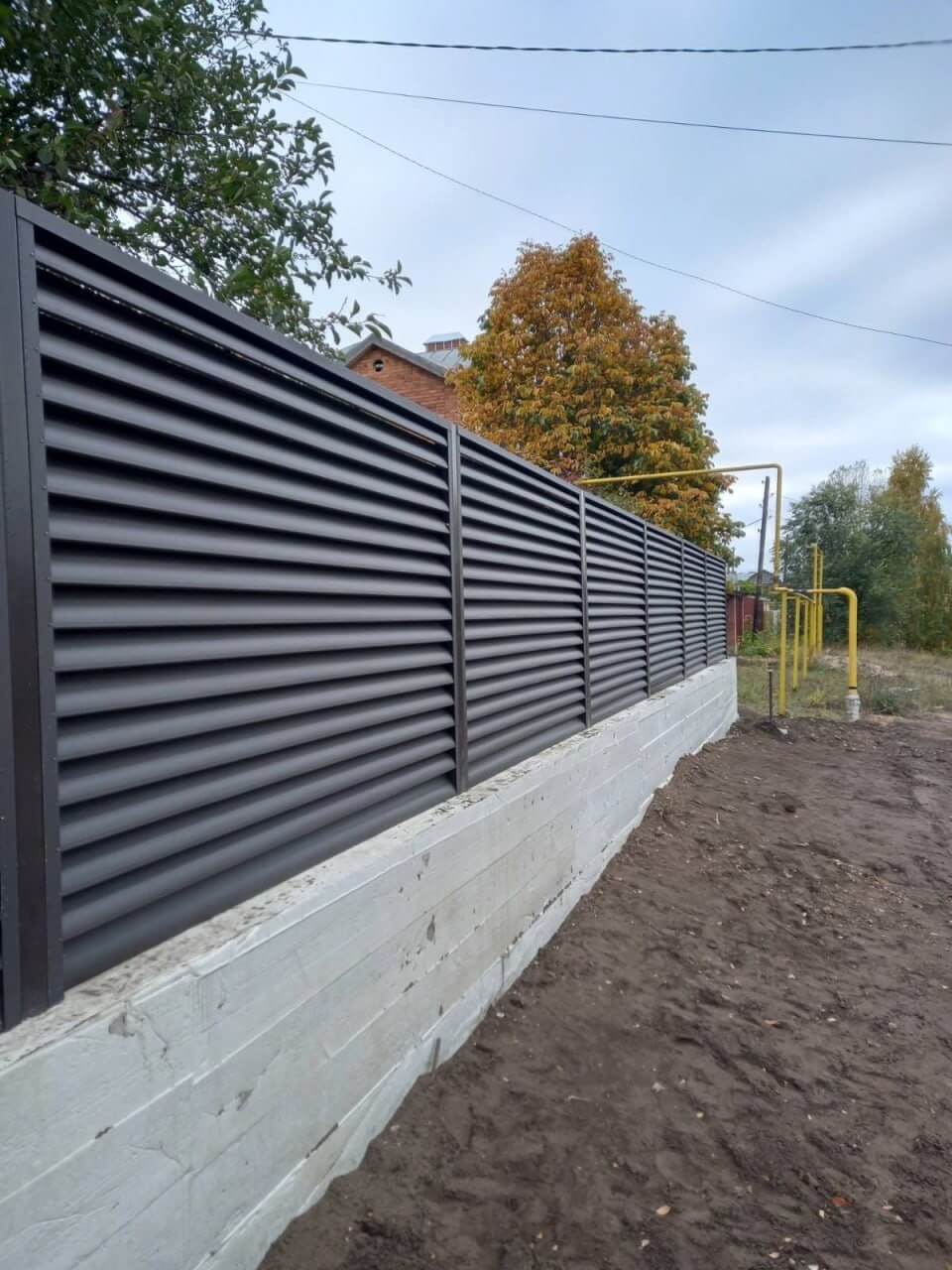 Забор из ламелей еврожалюзи 34м RAL8019/8019 Темный Шоколад двусторонний МАТТЕ в Таганроге