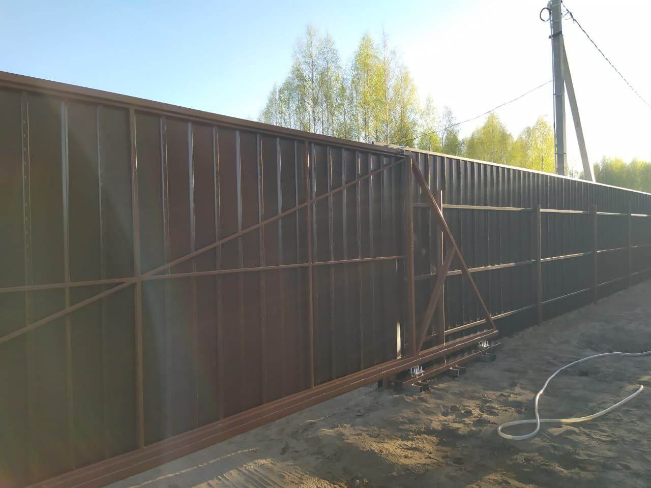 Забор из металлосайдинга ЕВРО-БРУС 25м Темный Каштан 3D Принтек фото 4 в Таганроге