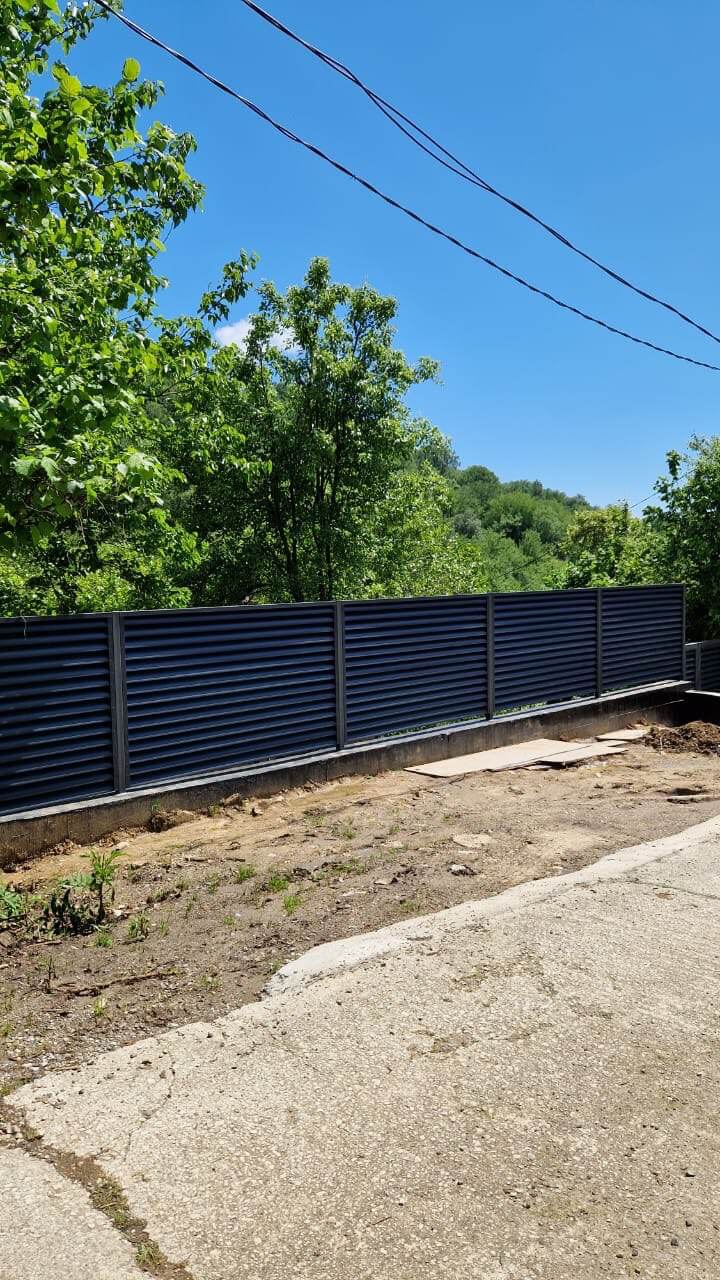 Забор-жалюзи из ламелей еврожалюзи 23м RAL7024/7024 Серый Графит двусторонний МАТТЕ фото 2 в Таганроге