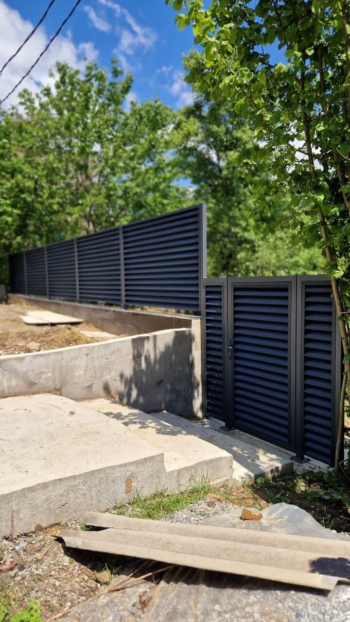 Забор-жалюзи из ламелей еврожалюзи 23м RAL7024/7024 Серый Графит двусторонний МАТТЕ фото 1 в Таганроге