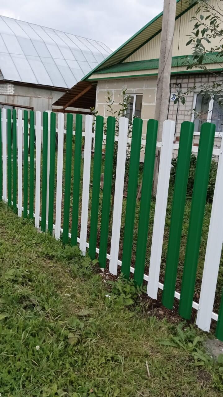 Забор из евроштакетника 10м RAL9003 Белый, RAL6029 Зеленая Мята фото 2 в Таганроге