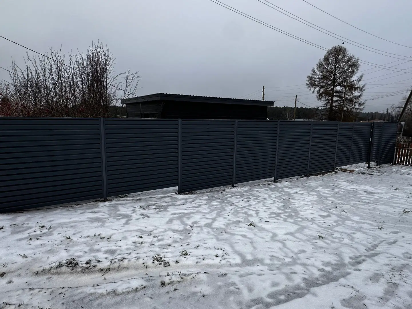 Забор-жалюзи из ламелей Хай-Тек 20м RAL7024/7024 Серый Графит двусторонний МАТТЕ фото 3 в Таганроге