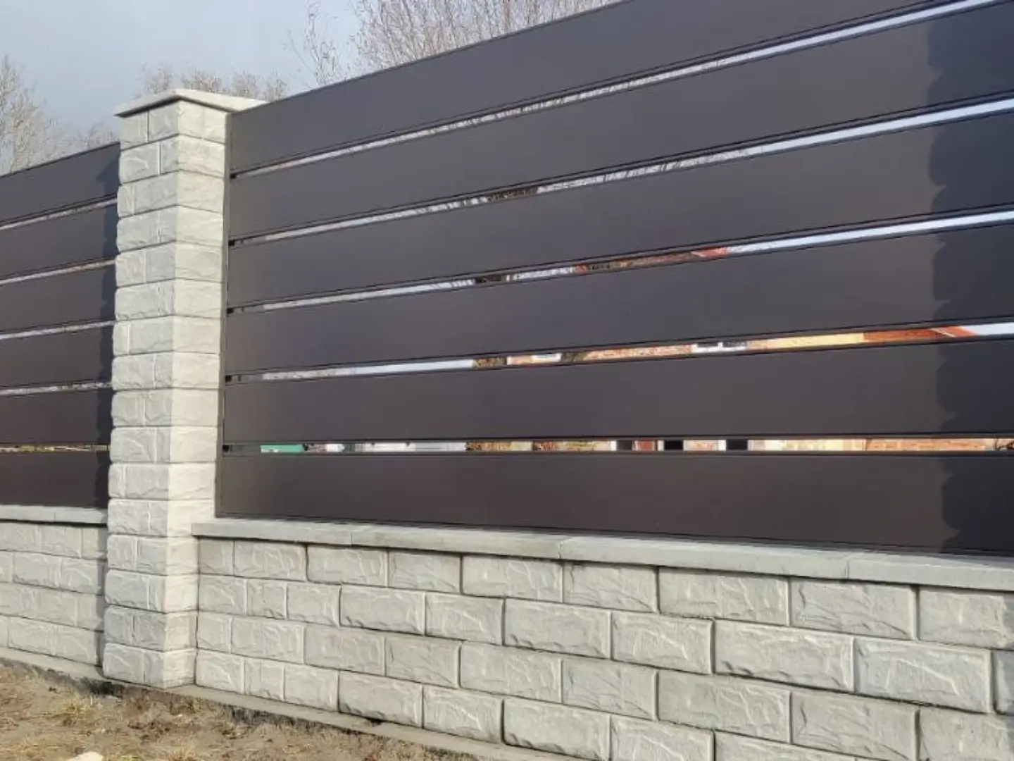 Забор-ранчо из металлопланкена 32м RAL8019 Темный Шоколад МАТТЕ фото 3 в Таганроге